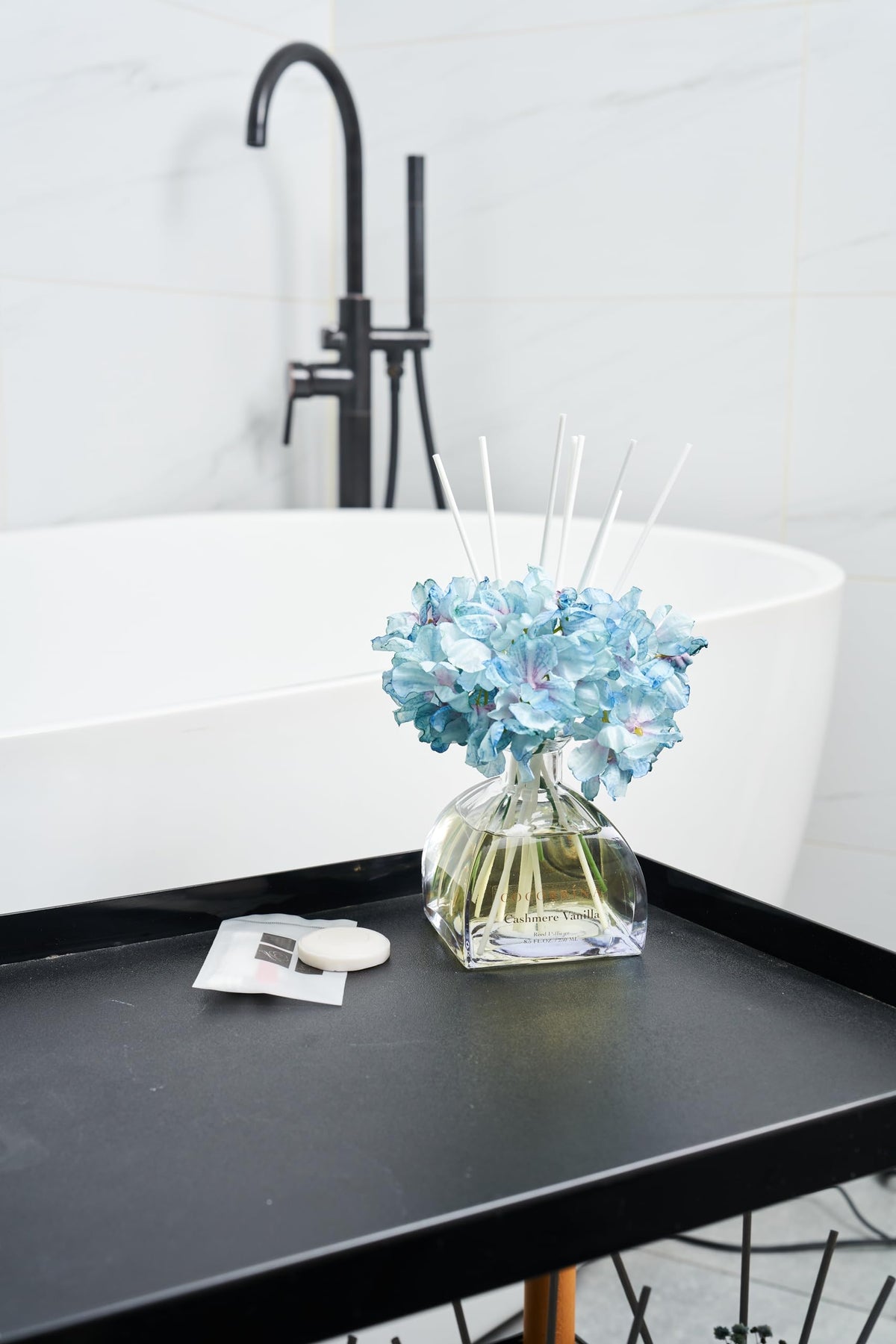 COCORRINA long-lasting fragrance with steady diffusion.