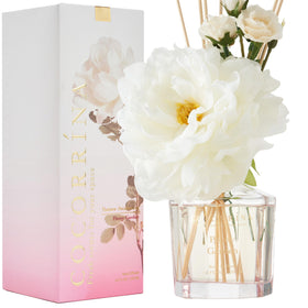 COCORRÍNA reed diffuser peony garden bottle adds floral ambience to any room.