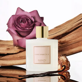 COCORRÍNA sandalwood rose diffuser bottle delivers warm, woody floral notes for relaxing evenings.