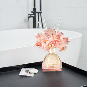 COCORRÍNA Simple Luxe diffuser adds elegant, understated fragrance.