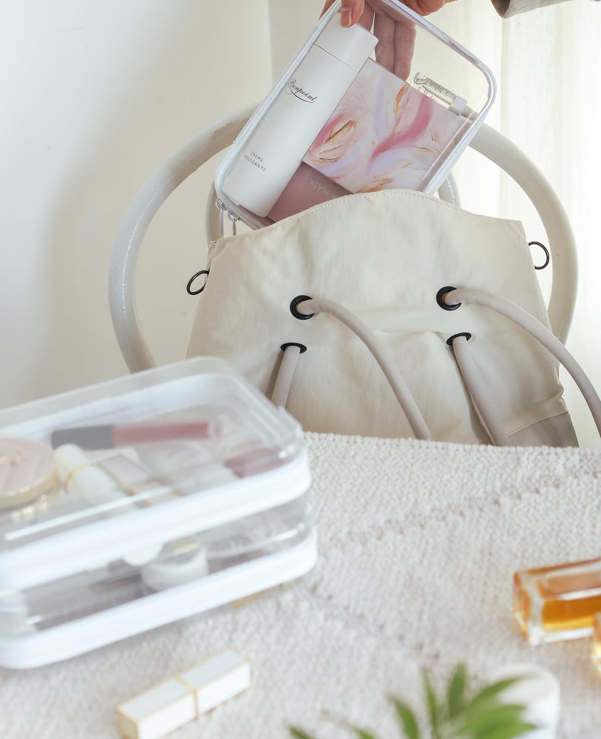 CoiiJoii portable cosmetic bag ideal for travel and daily essentials.