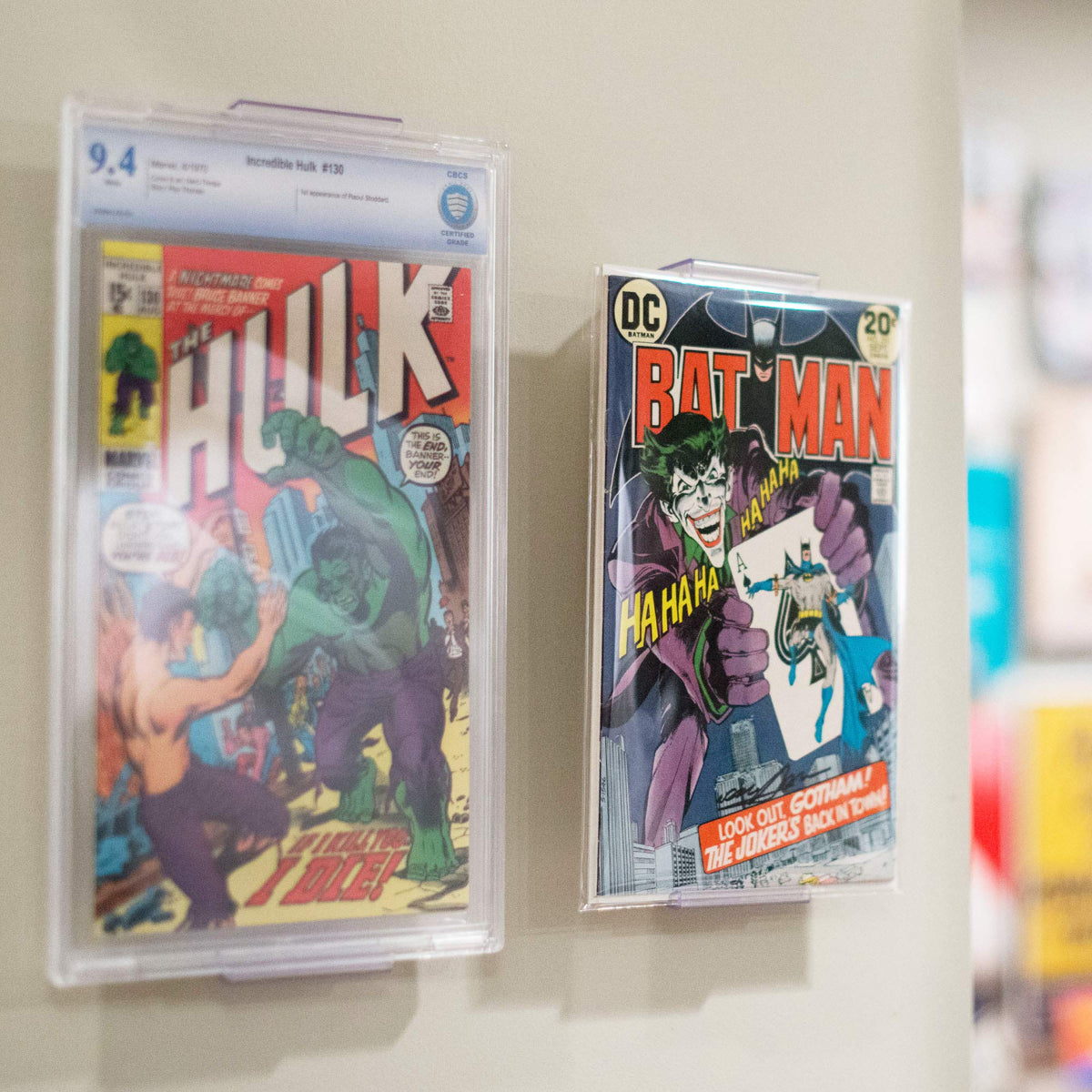 CollectorMount floating clear display showcases invisible mount effect for comics.