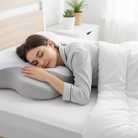 63x43x14 cm size fits standard pillow inserts and travel needs.