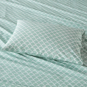 Close-up of Comfort Spaces cotton weave showing breathable softness.