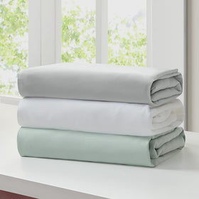 Soft grey color and smooth finish of the Comfort Spaces fitted sheet