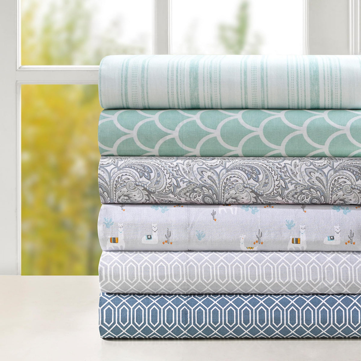 Comfort Spaces mattress-fit illustration highlights compatibility with up to 14 inches
