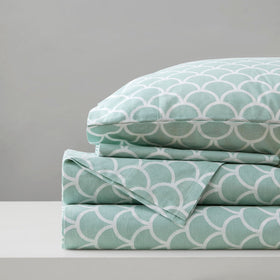 Comfort Spaces Twin 3-Piece sheet set flat sheet on bed for all-season comfort.