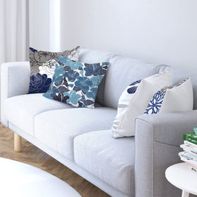 COMMINY indoor-outdoor pillow cover demonstrating durability for patio spaces.