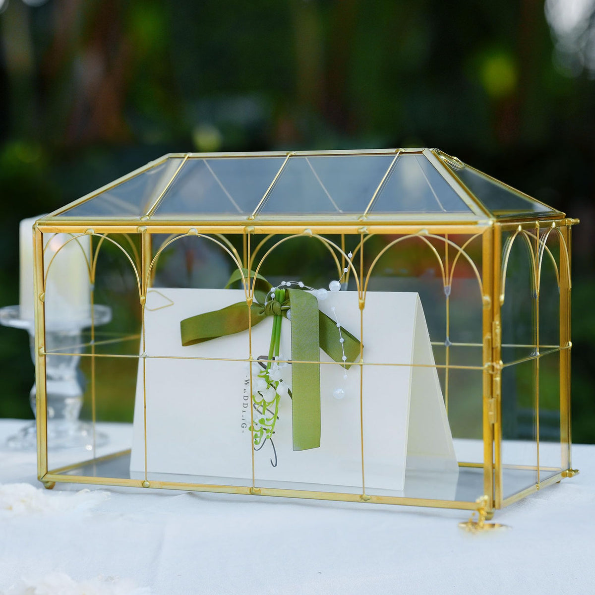 Corvanero wedding card box with heart lock and keys keeps guest cards secure.