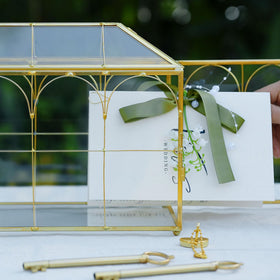 Corvanero 12.6 inch card box fits up to 150 standard cards.