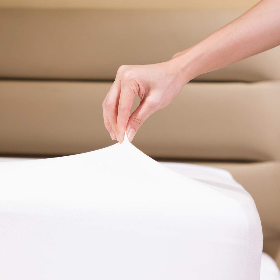 COSMOPLUS King fitted sheet shows snug-fit design for secure nights across mattresses