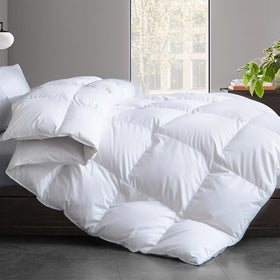 Cosybay comforter close-up shows plush feather-down fibers for all-season warmth.