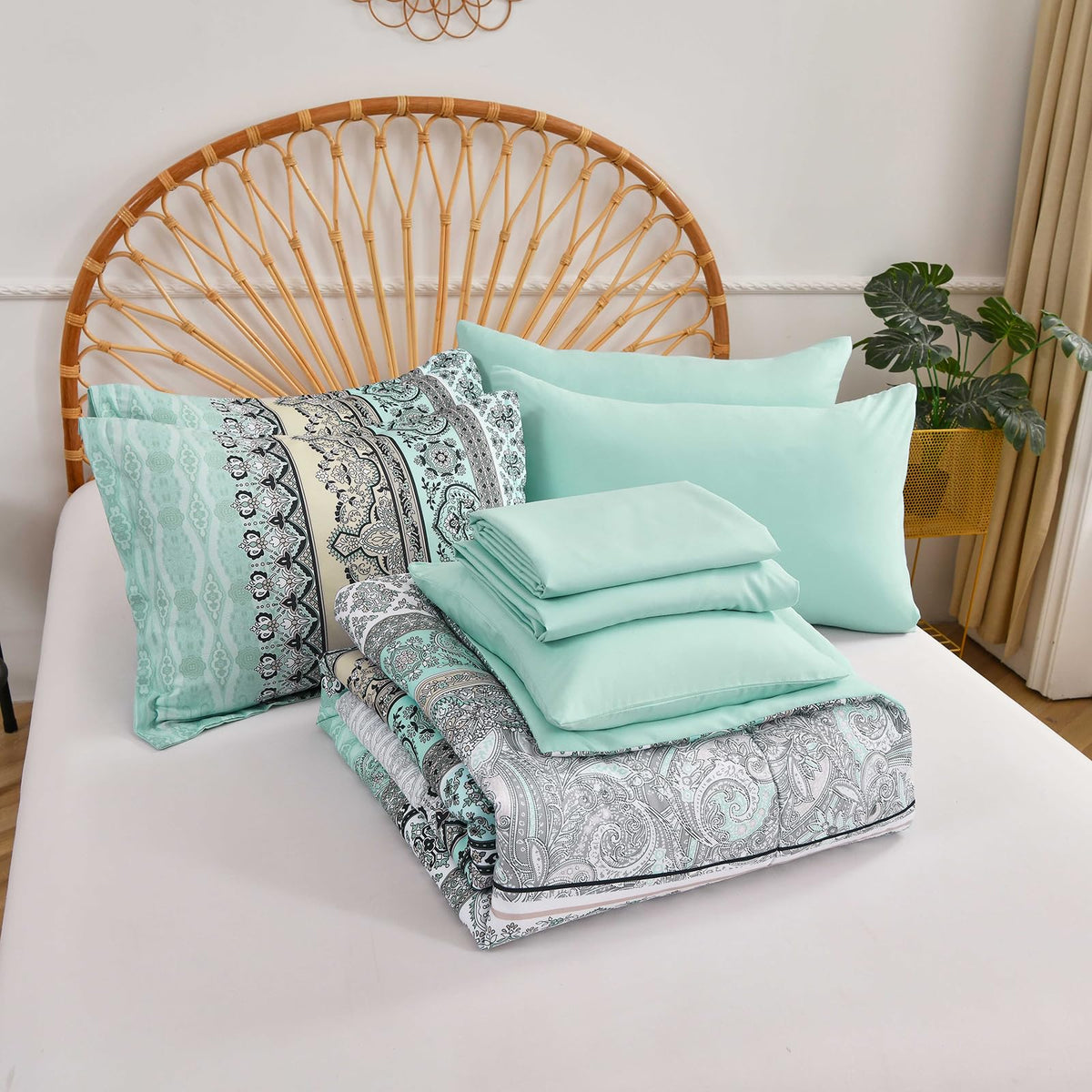 Cottolester comforter set’s tight stitching helps prevent shifting and clumping.