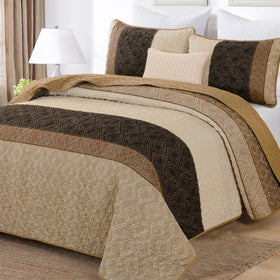 Cottolester boho queen quilt set on bed for stylish bedroom decor.