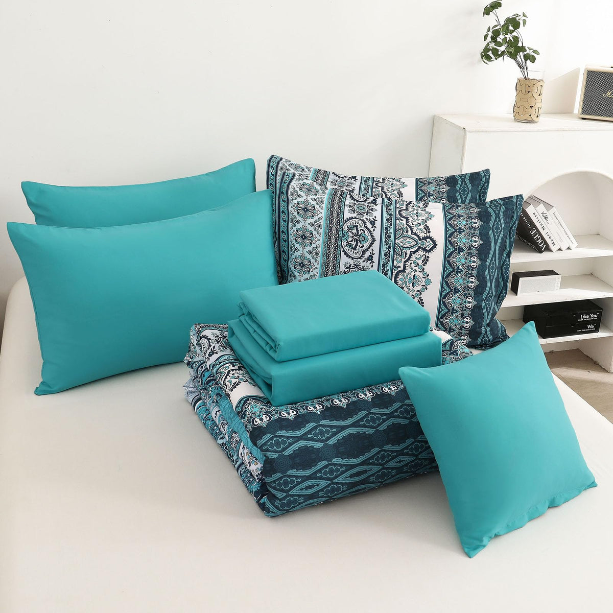 Cottolester comforter closeup microfiber soft texture for quiet nights.