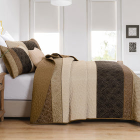 Cottolester soft, wrinkle-resistant fabric for easy care and quick refresh.