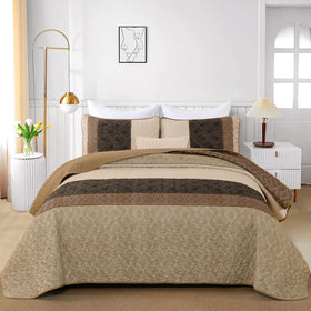 Cottolester striped plaid bedspread highlights pattern and color harmony.