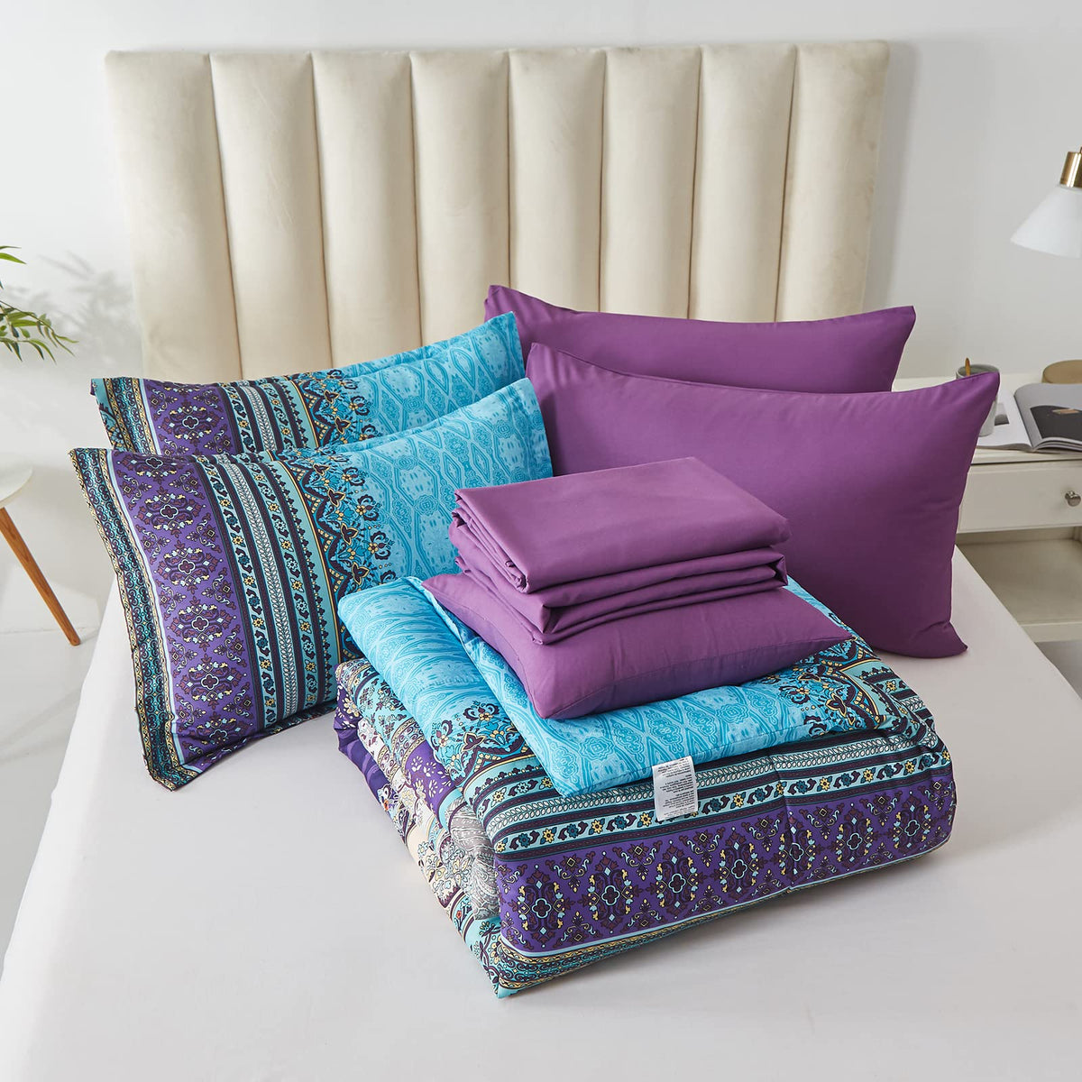Cottolester eight-piece bedding contents layout highlights a complete set.