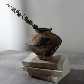 COZLIV Rusty Ceramic Vase handmade detail highlights unique character for centerpiece setups.