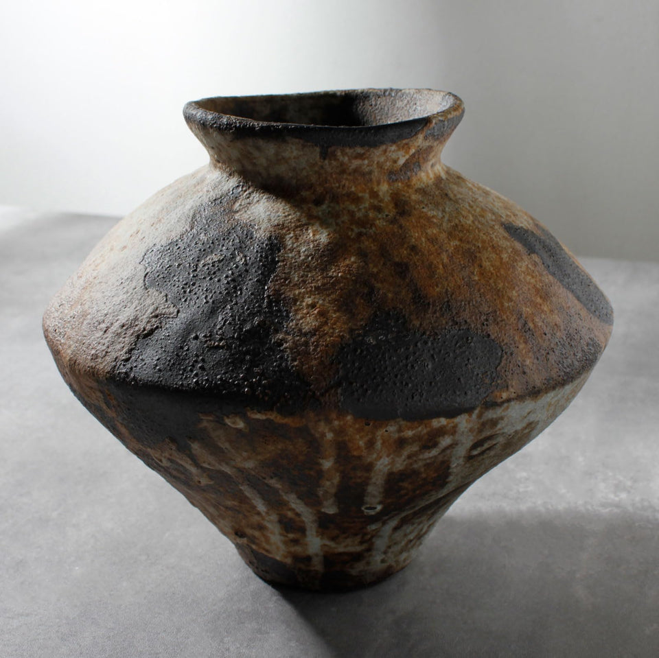 COZLIV Rusty Ceramic Vase centerpiece with rugged texture for warm table displays.
