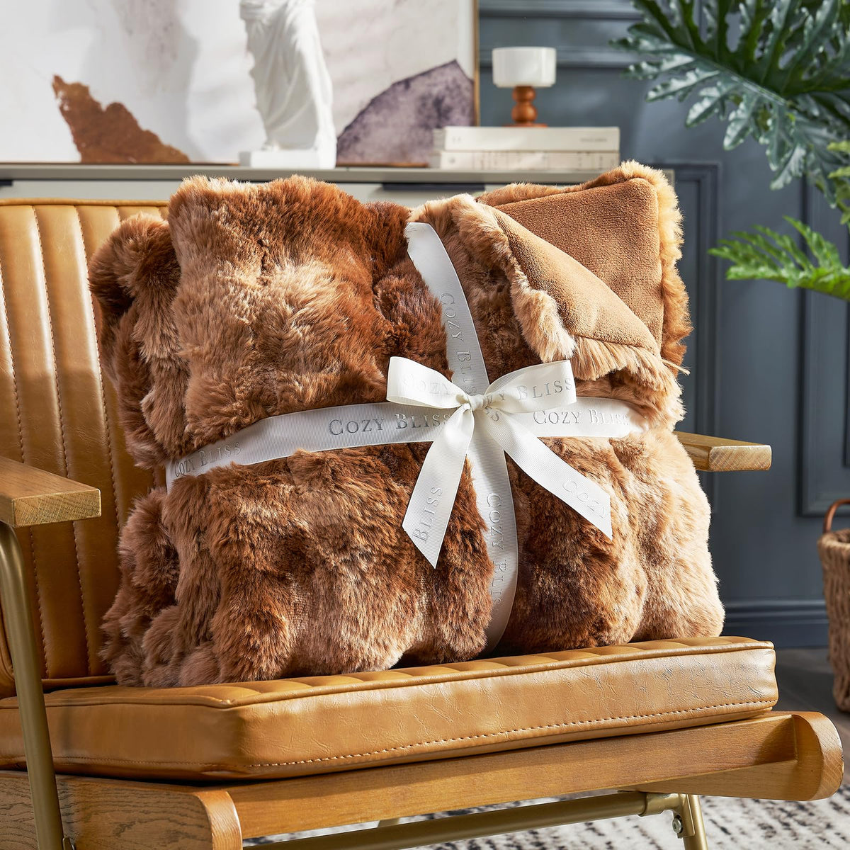 Cozy Bliss faux fur face close-up shows 630GSM softness for all-day coziness.