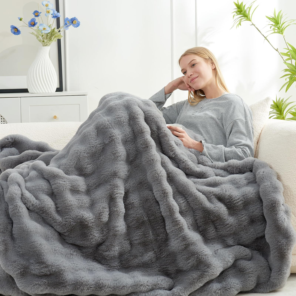 Cozy Bliss 630gsm fluffy face indicating premium softness