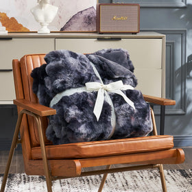 Cozy Bliss 630gsm fur face side delivers plush warmth for chilly evenings