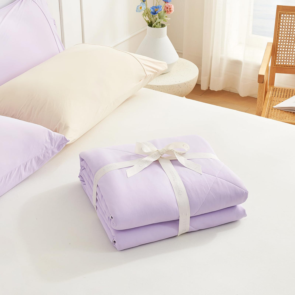 Cozy Bliss Cooling Comforter packaging emphasizes gift-ready presentation.