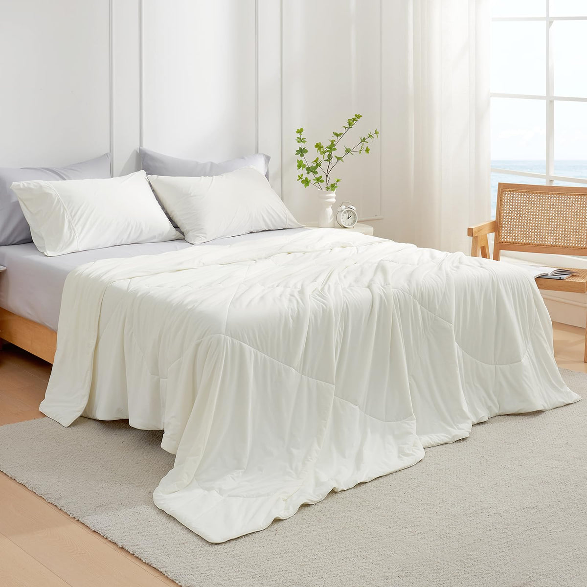 Cozy Bliss queen fill closeup demonstrates lightweight down-alternative loft
