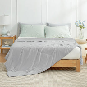 Cozy Bliss single-needle stitching locks in fill securely