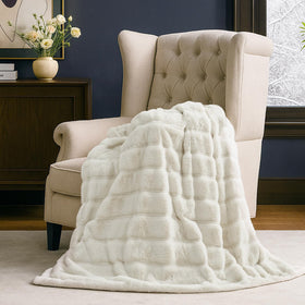Cozy Bliss Deluxe machine-washable care simplifies maintenance.