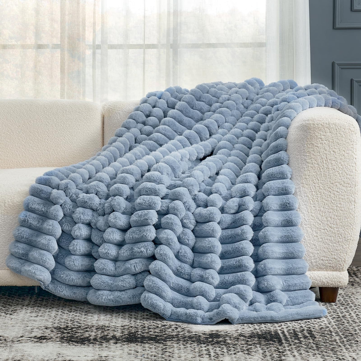 Cozy Bliss faux fur throw blanket presented as gift-ready idea