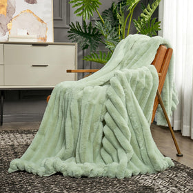 Lightweight Cozy Bliss faux fur blanket is easy to carry