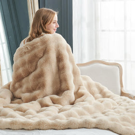Cozy Bliss plush face side with 630gsm weight feels ultra-soft.
