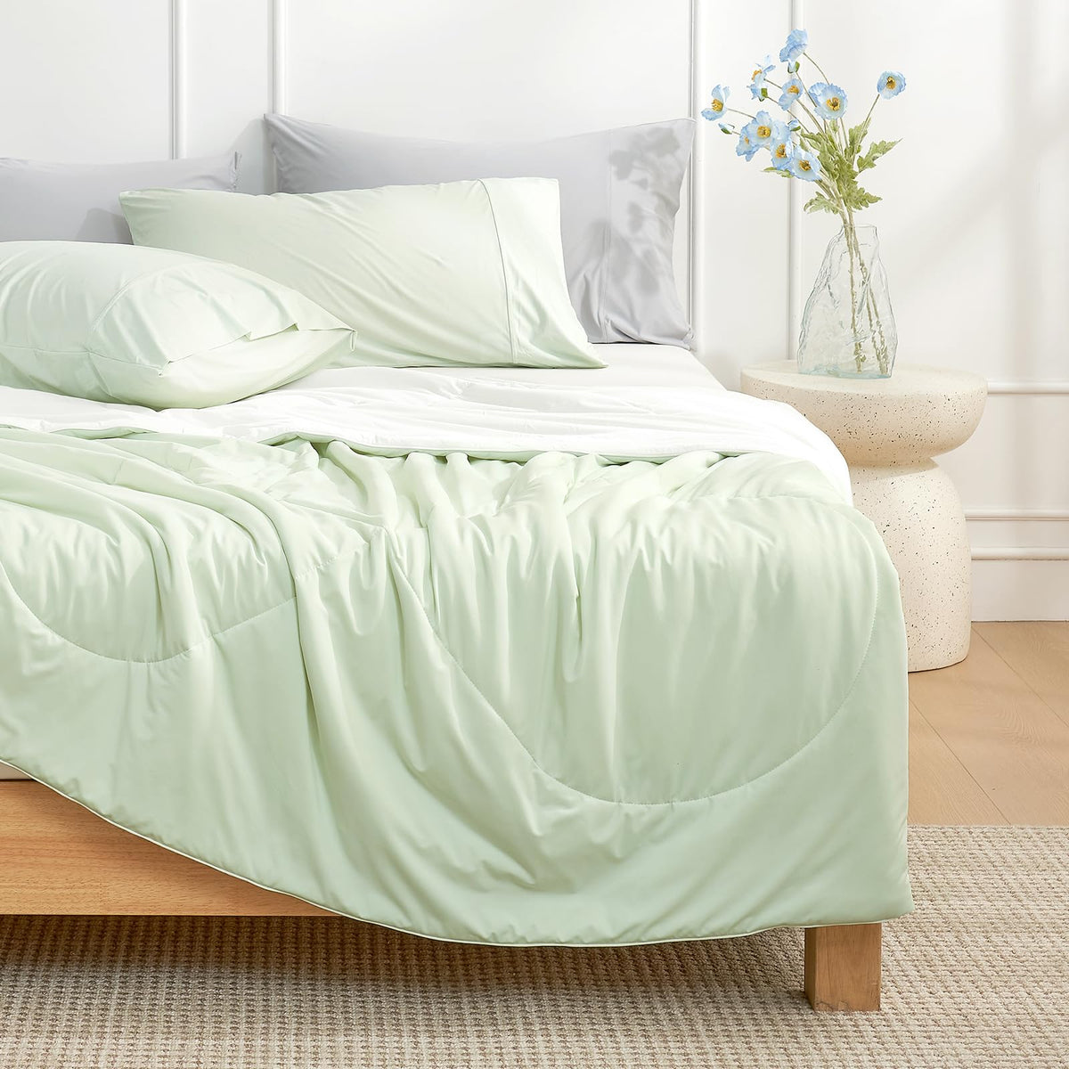 Cozy Bliss poly-down alternative offers fluffy, breathable warmth.