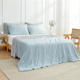 Cozy Bliss q-max cooling fabric close-up demonstrating rapid moisture evaporation.