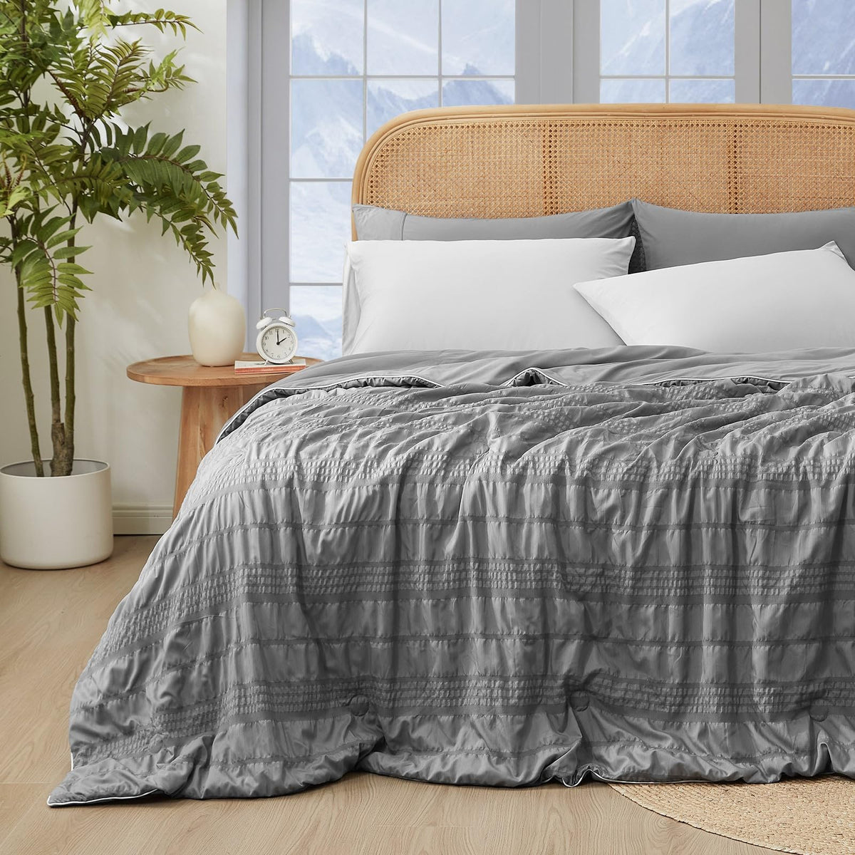 Cozy Bliss Seersucker Comforter double-sided design for versatile sleep comfort