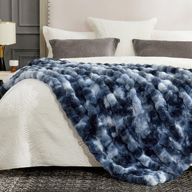 Cozy Bliss reversible inner micromink layer offers silky touch and durability