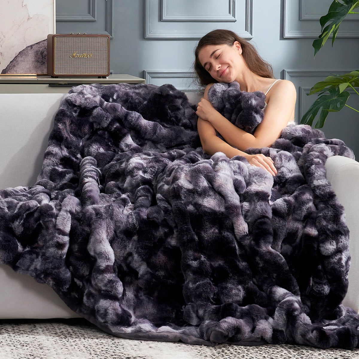 Cozy Bliss triple-anti fleece fabric resists fading, shedding, static