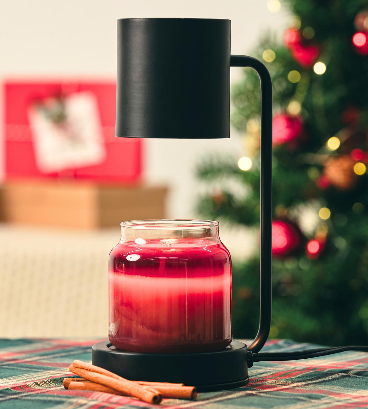 Cozyberry Querencia all-candles-compatible design suits any jar candle