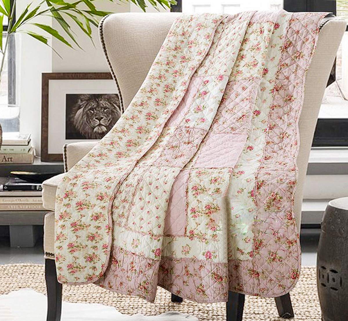 Cozyholy cotton quilt close-up shows breathable texture and soft comfort.