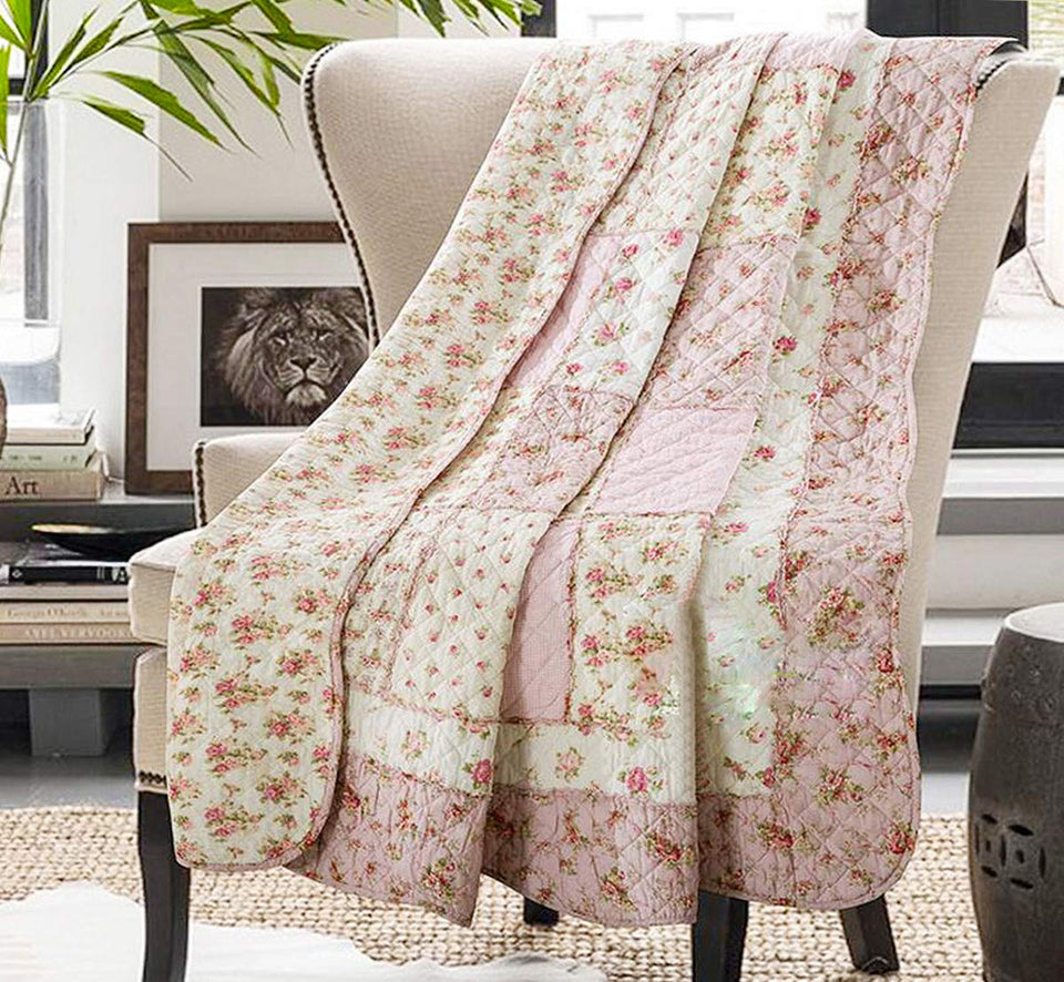 Cozyholy cotton quilt close-up shows breathable texture and soft comfort.