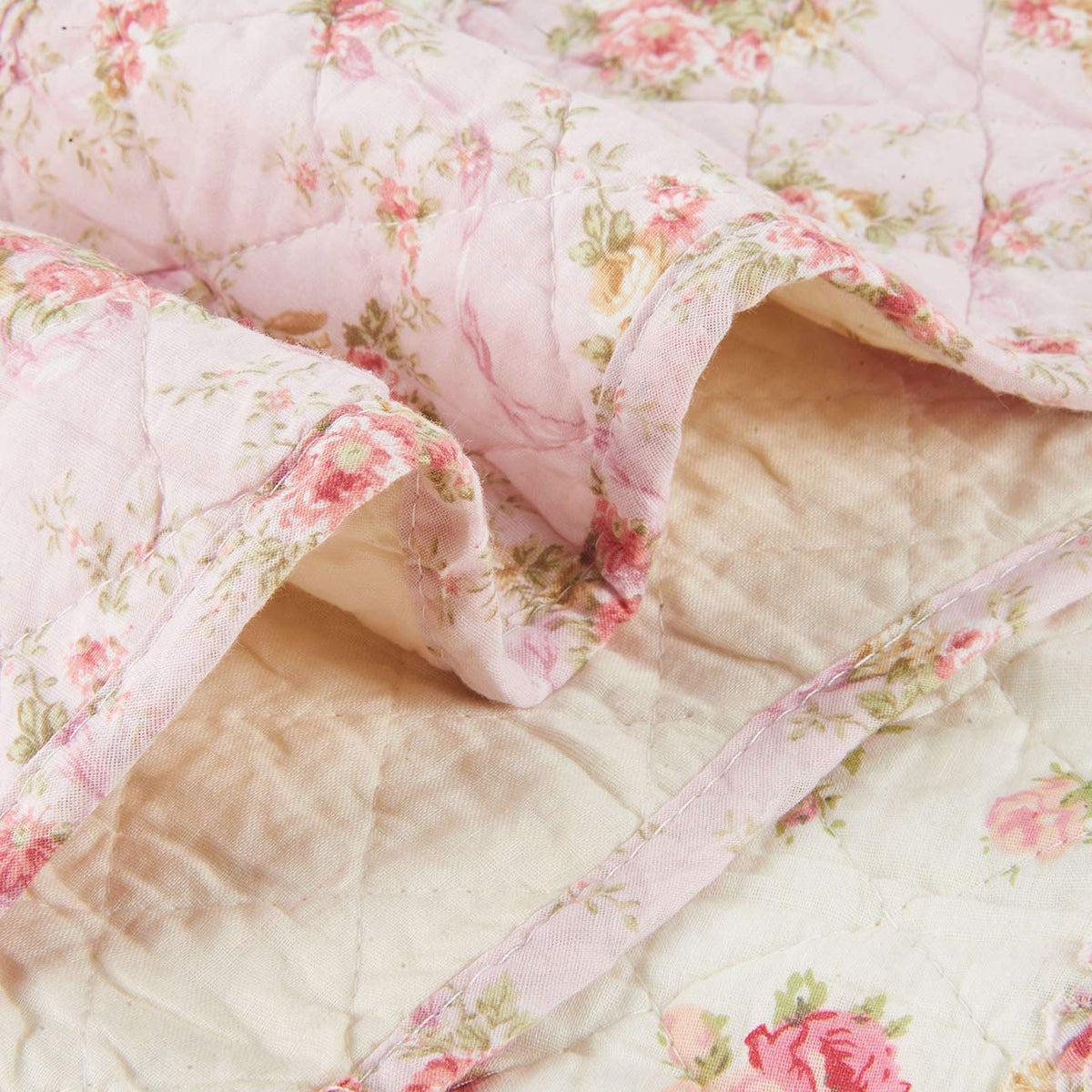 Cozyholy compact packaging signals travel-friendly, space-saving bedding option.