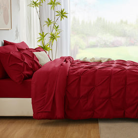 CozyLux all-season warmth helps year-round comfort in any bedroom.