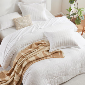 CozyLux deep-pocket fitted sheet keeps the bed in place during sleep
