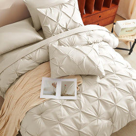 CozyLux deep-pocket fitted sheet up to 14 inches deep for secure fit.