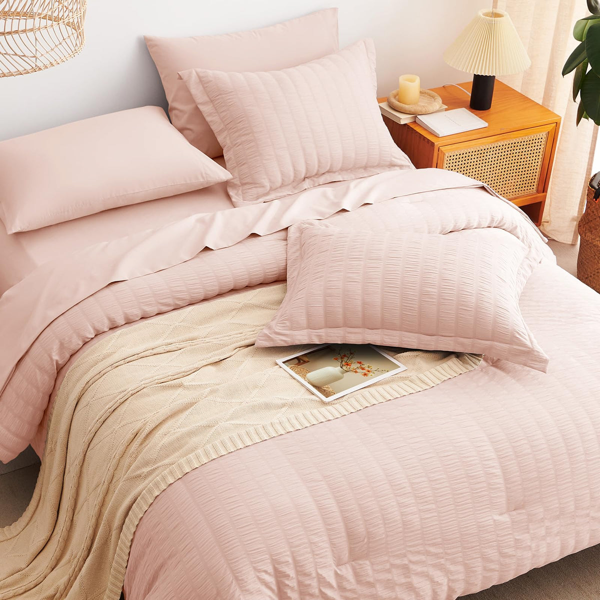 CozyLux elastic deep-pocket fitted sheet designed to stay in place