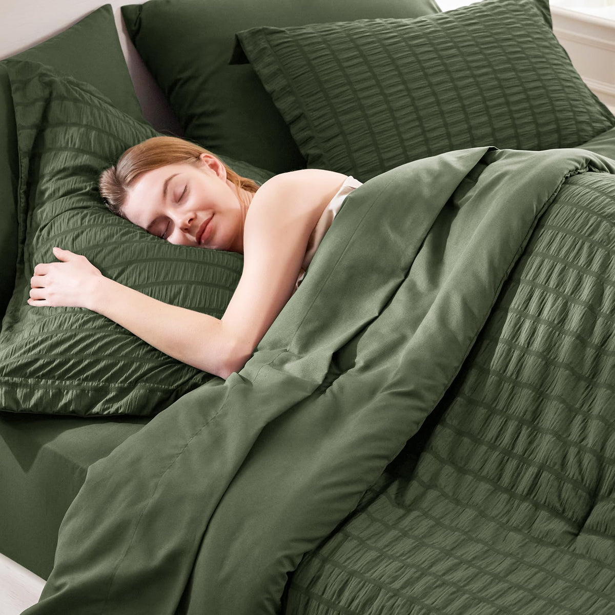 CozyLux fitted sheet with a deep-pocket fits a 14-inch mattress securely.