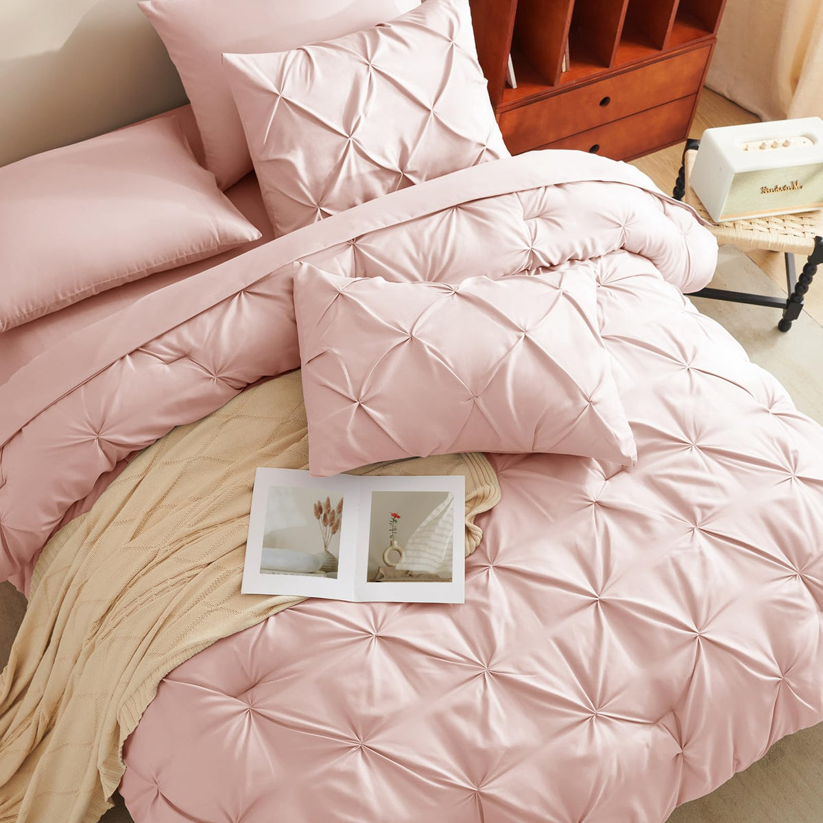 CozyLux gift-ready bed-in-a-bag, ideal for housewarmings and birthdays