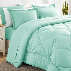 CozyLux mint-green pillowcases complement the set beautifully